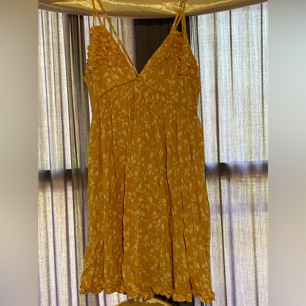 Women’s Papermoon Golden Frilly Ruffled White Floral Pattern Sundress mini